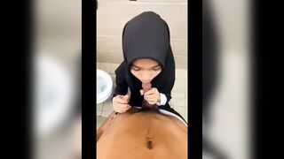 jilbab oral in toilet campus