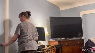 Mature plays with her son in law and he fills her pussy with a lot of cum!